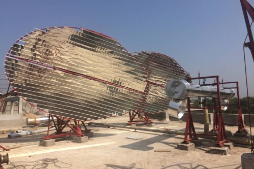 Scheffler solar concentrator Shri Sai 002.jpg