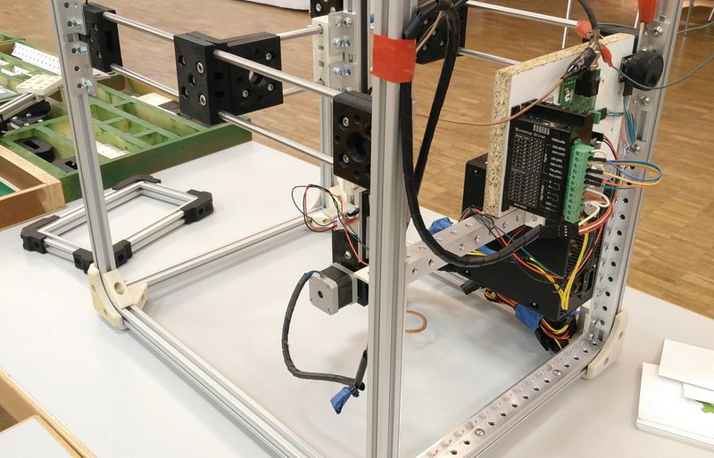 File:Os makerfaire2017 hannover3.jpg