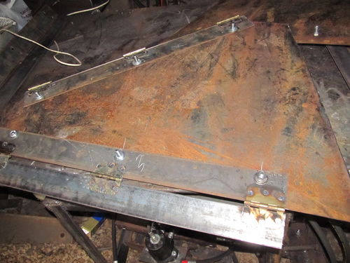 The hinge plates mounted to the side pieces.
