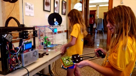 3D printer girls.jpg